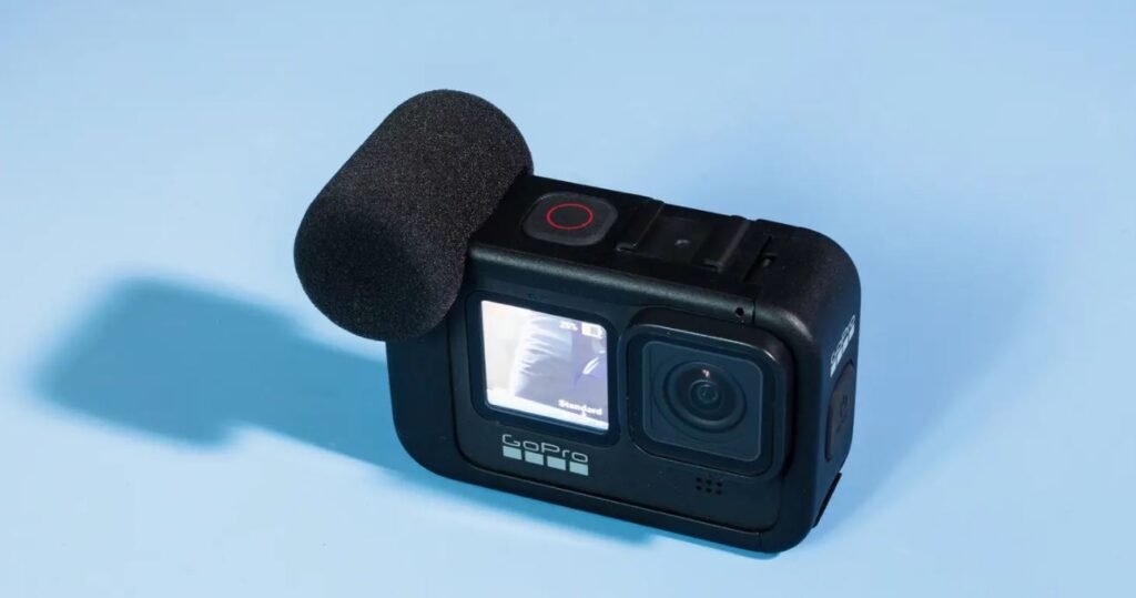 Le GoPro Media Mod attaché à une caméra GoPro.